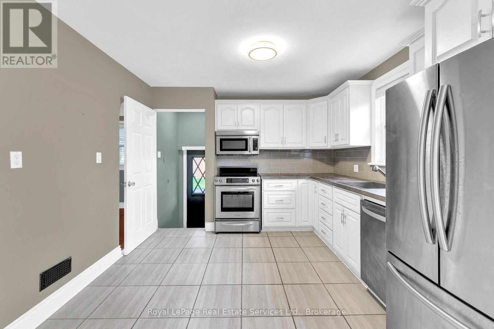 Main Floor - 65 Cumming Court, Hamilton, Ontario  L9G 1V4 - Photo 7 - X14034402