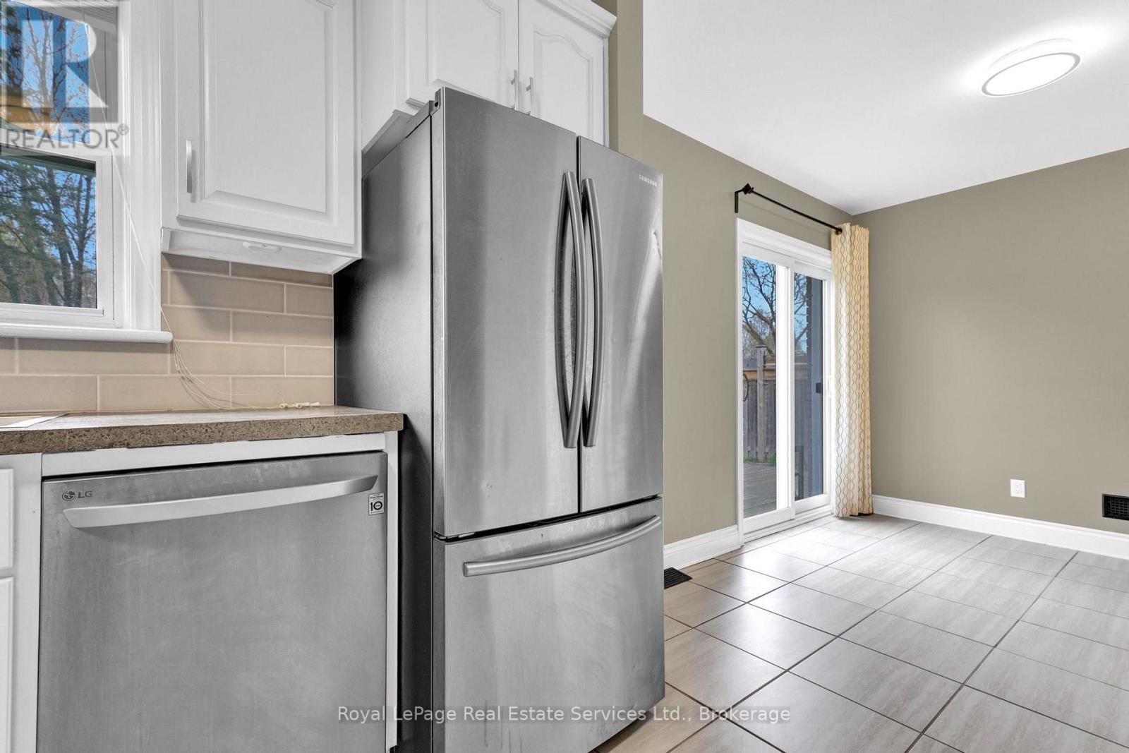 Main Floor - 65 Cumming Court, Hamilton, Ontario  L9G 1V4 - Photo 9 - X14034402