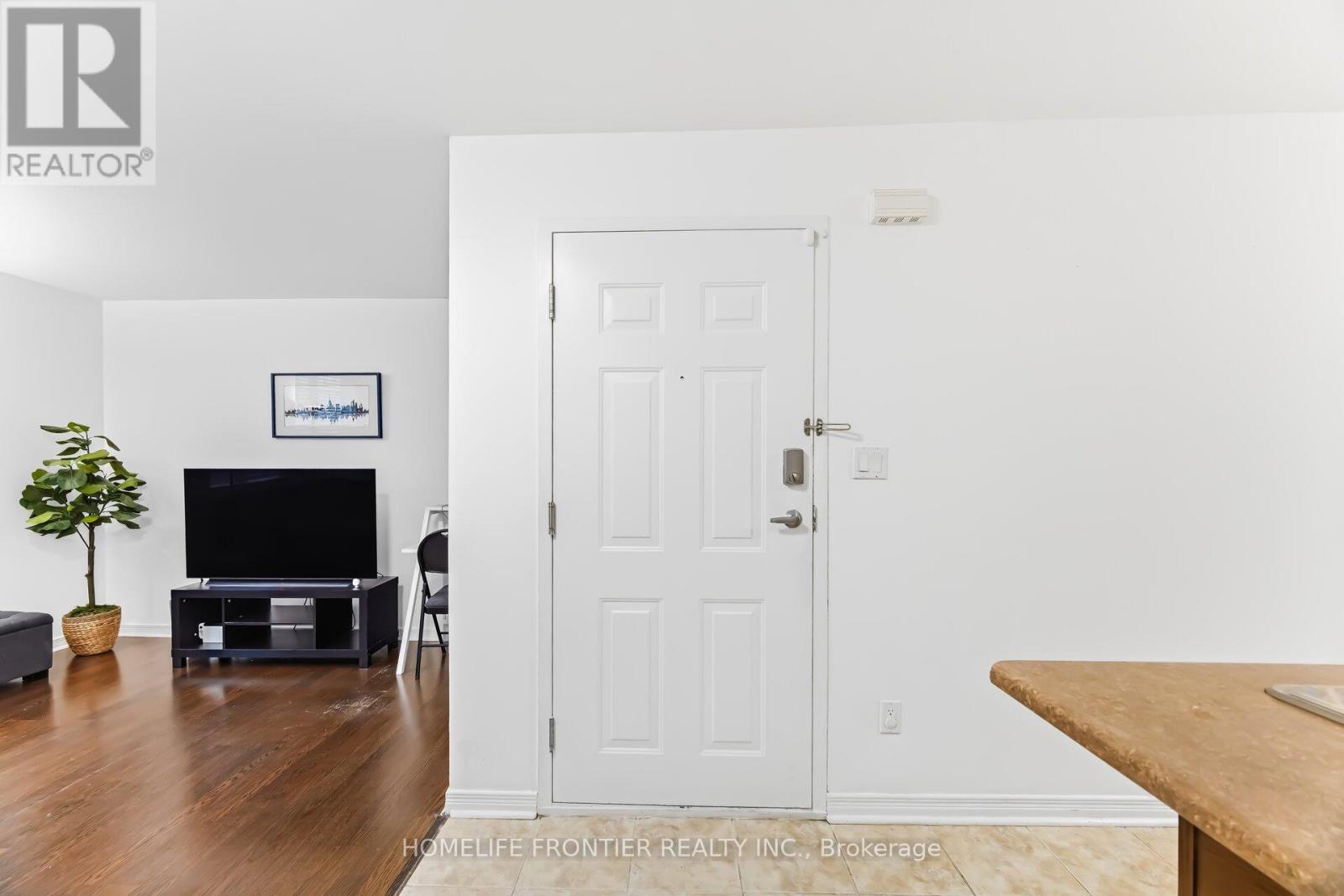 207 - 45 Strangford Lane, Toronto, Ontario  M1L 0E5 - Photo 5 - E14034400
