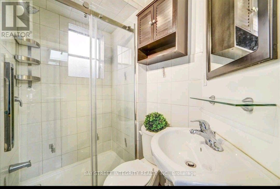 383 Silverthorn Avenue, Toronto, Ontario  M6M 3H1 - Photo 10 - W14034390