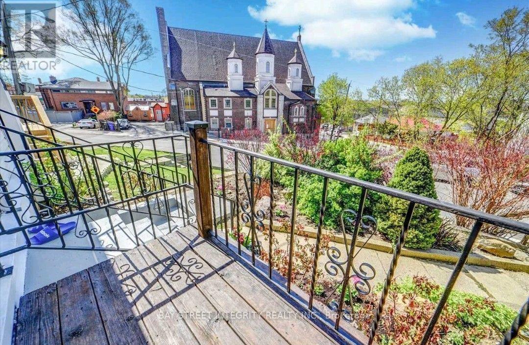 383 Silverthorn Avenue, Toronto, Ontario  M6M 3H1 - Photo 2 - W14034390