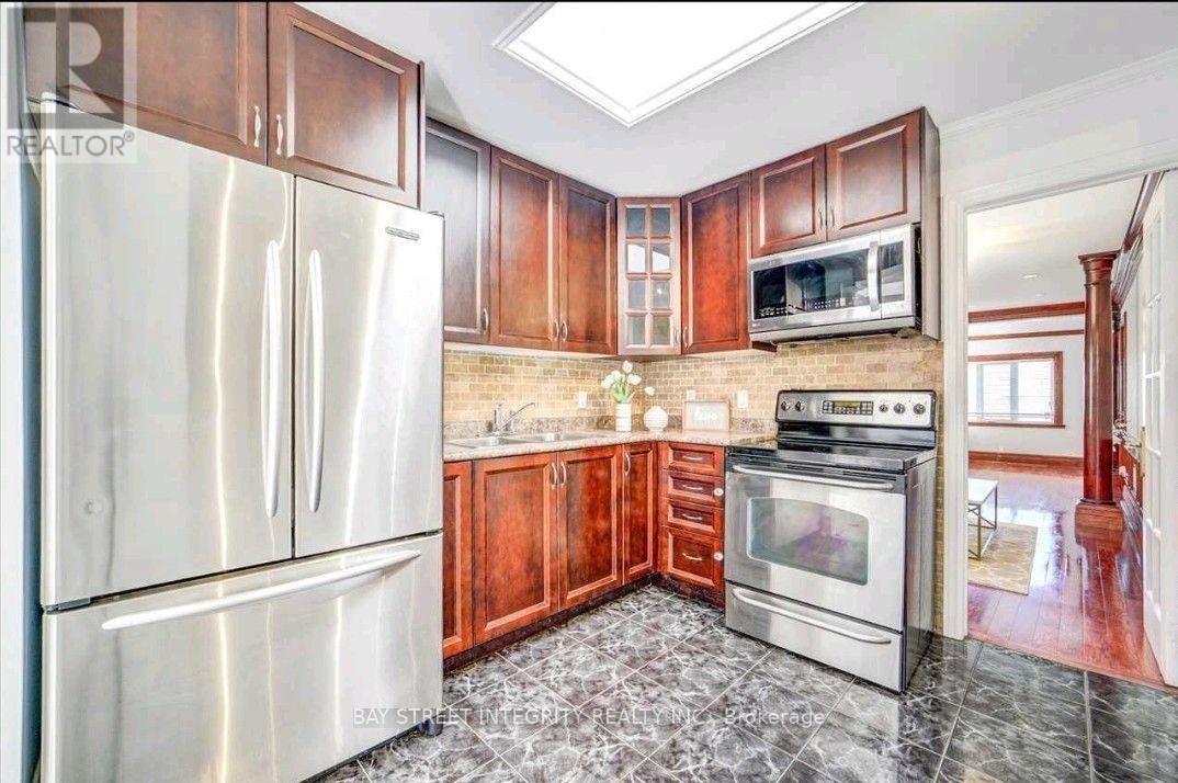 383 Silverthorn Avenue, Toronto, Ontario  M6M 3H1 - Photo 5 - W14034390