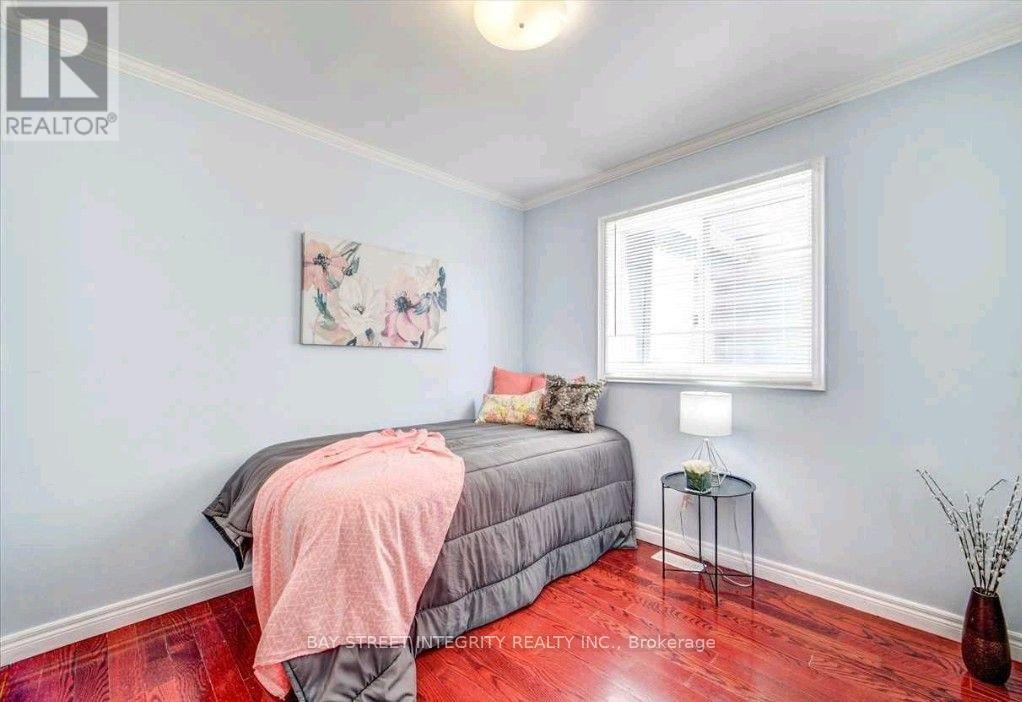 383 Silverthorn Avenue, Toronto, Ontario  M6M 3H1 - Photo 9 - W14034390