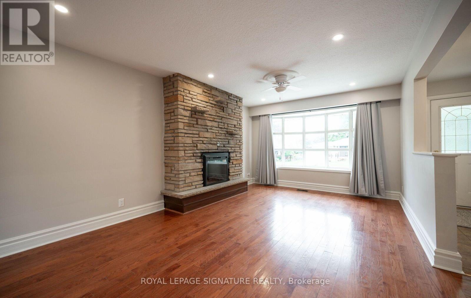 Upper - 16 Eleanor Court, Guelph (Grange Road), Ontario  N1E 1S8 - Photo 11 - X14034410