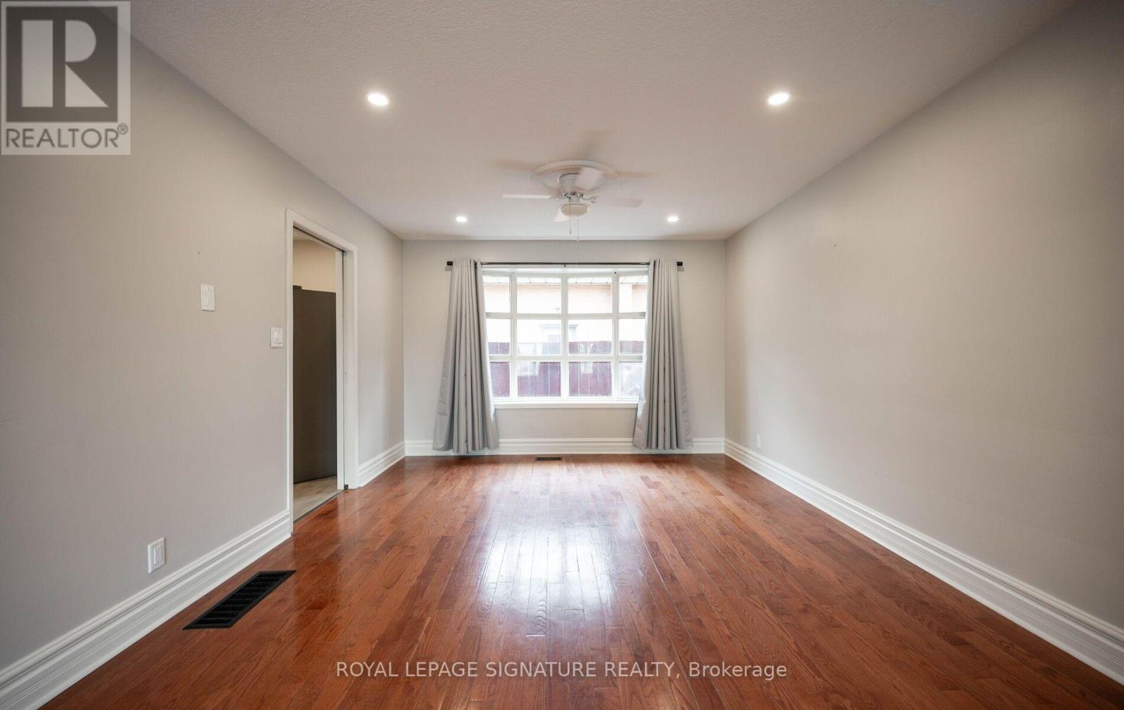 Upper - 16 Eleanor Court, Guelph (Grange Road), Ontario  N1E 1S8 - Photo 15 - X14034410