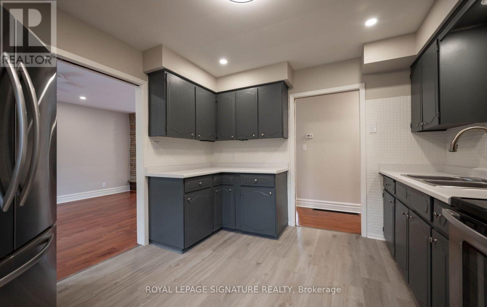 Upper - 16 Eleanor Court, Guelph (Grange Road), Ontario  N1E 1S8 - Photo 21 - X14034410