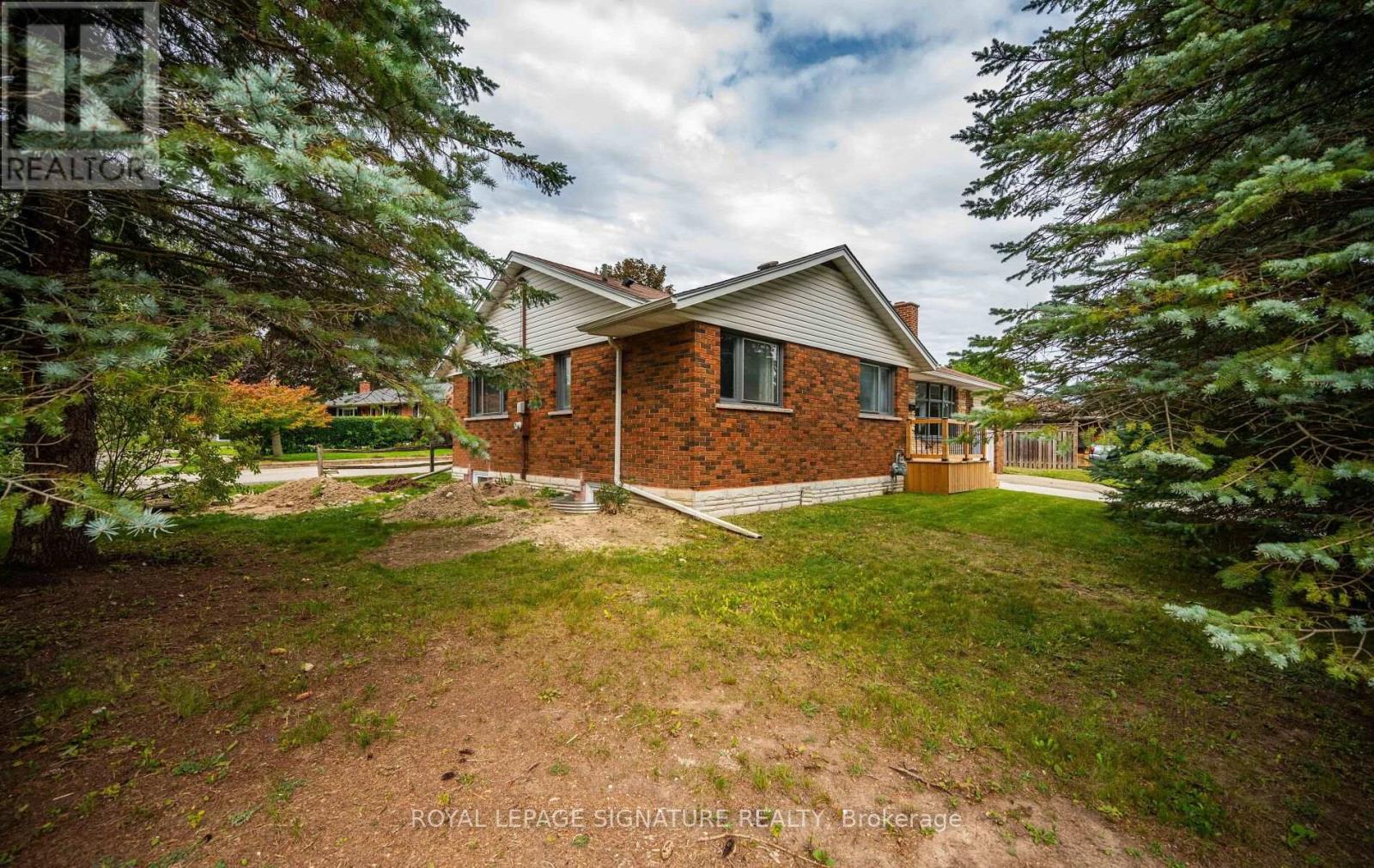Upper - 16 Eleanor Court, Guelph (Grange Road), Ontario  N1E 1S8 - Photo 4 - X14034410