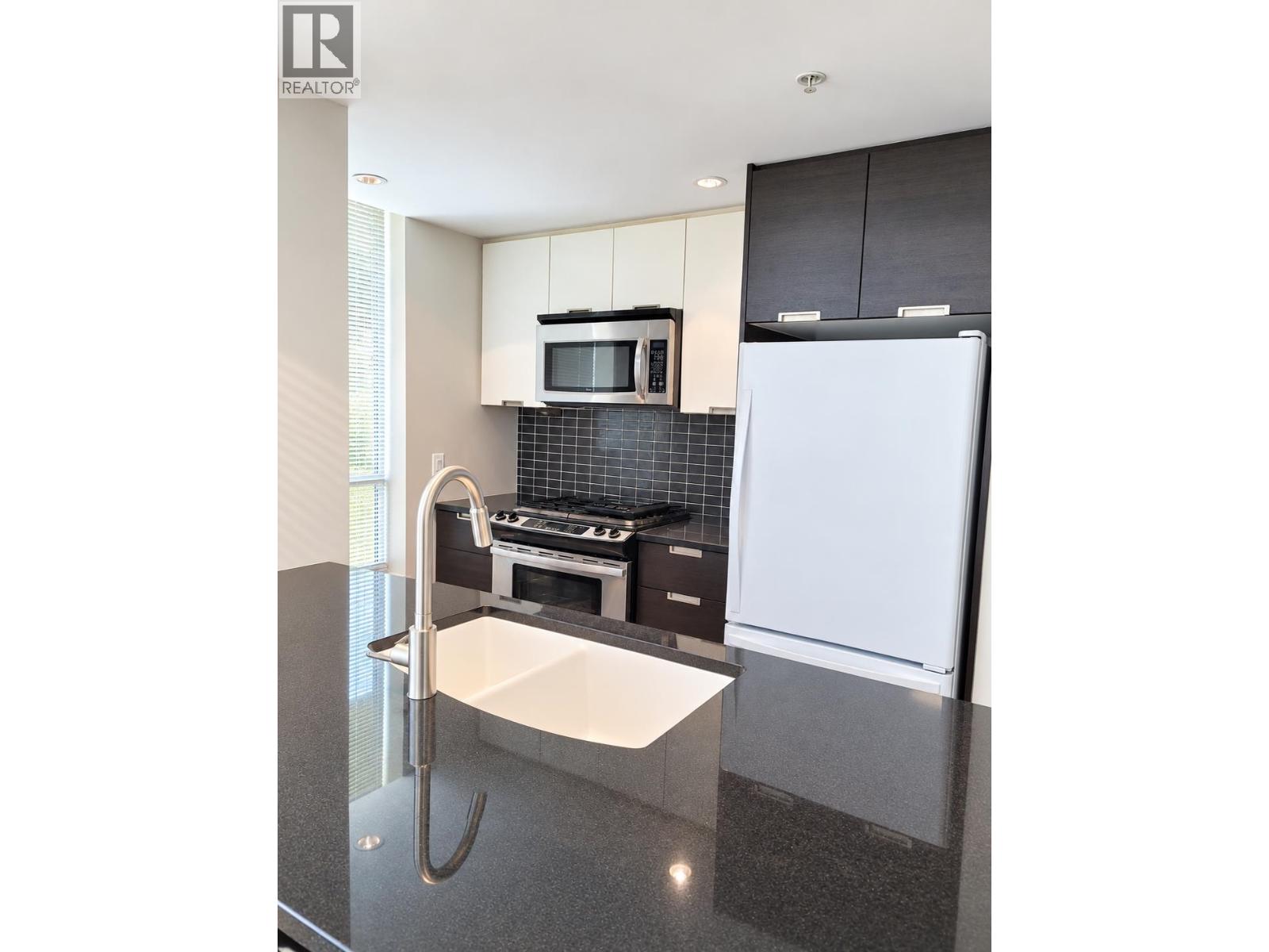 6xx 2968 Glen Drive, Coquitlam, British Columbia  V3B 0C4 - Photo 6 - R3172123