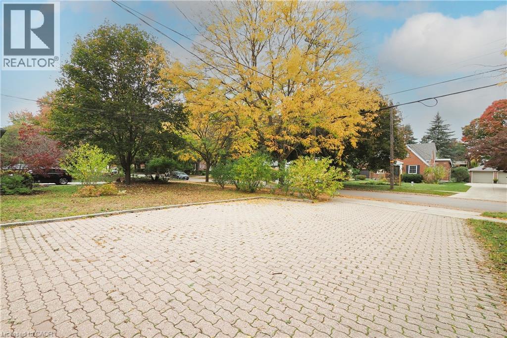 207 Sheldon Avenue N, Kitchener, Ontario  N2H 3M7 - Photo 3 - 40851852