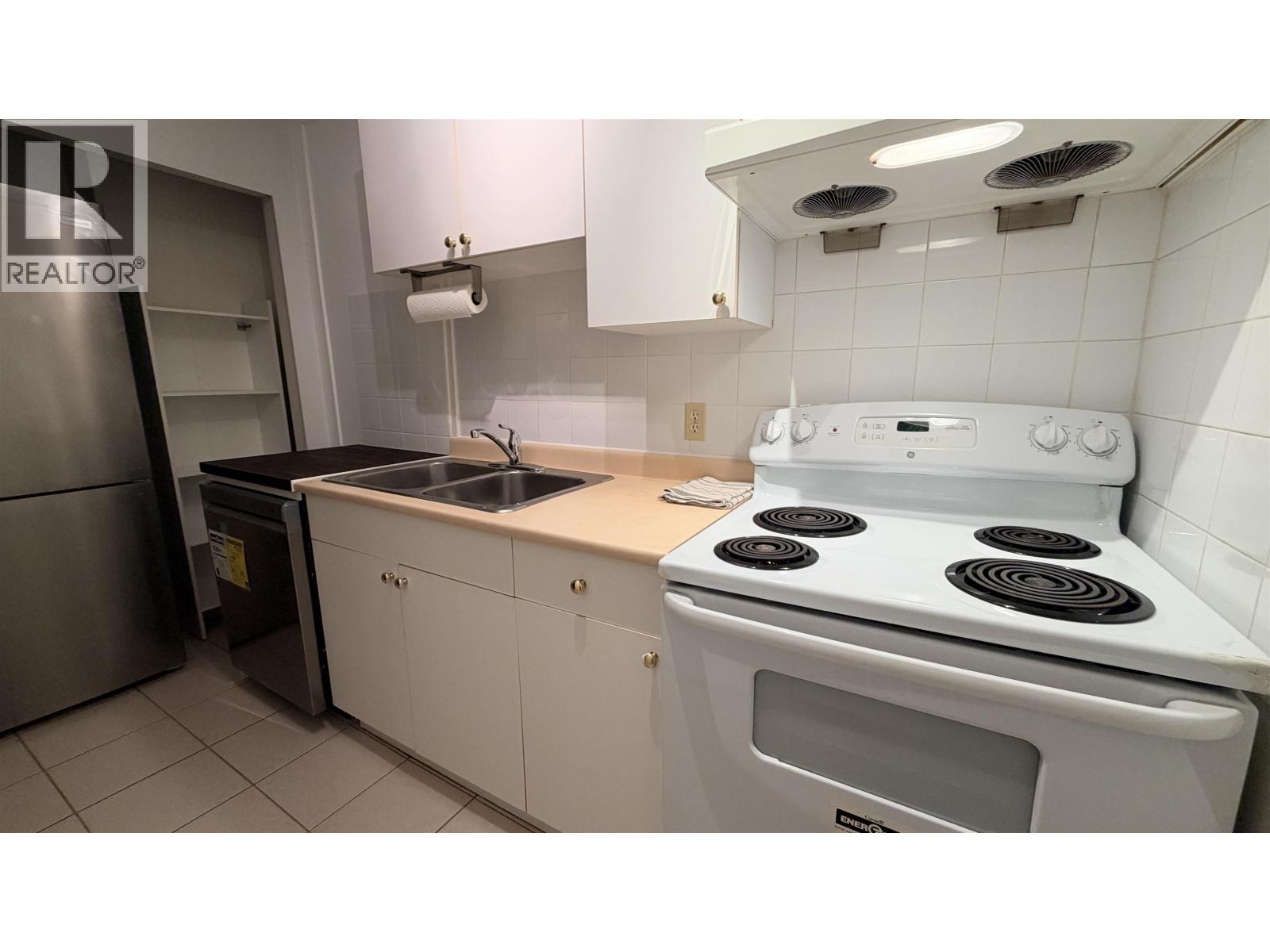 Back Unit 8607 Selkirk Street, Vancouver, British Columbia  V6P 4J2 - Photo 8 - R3146847