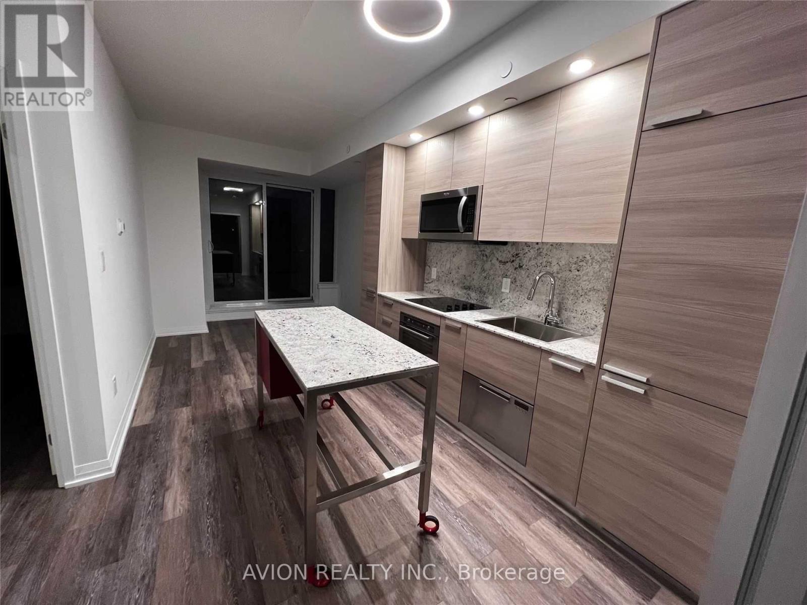 517 - 75 Canterbury Place, Toronto (Willowdale West), Ontario  M2N 0L2 - Photo 2 - C14034506