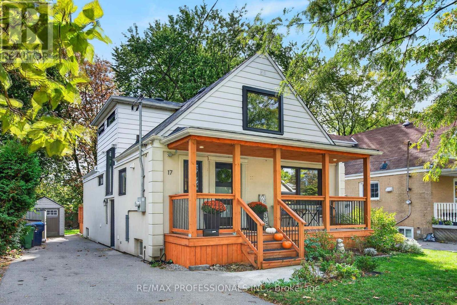 17 Hollydene Road, Toronto (Clairlea-Birchmount), Ontario  M1L 2A4 - Photo 2 - E14034490