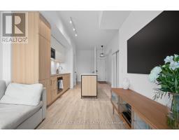 220 MISSINNIHE WAY, Mississauga, Ontario