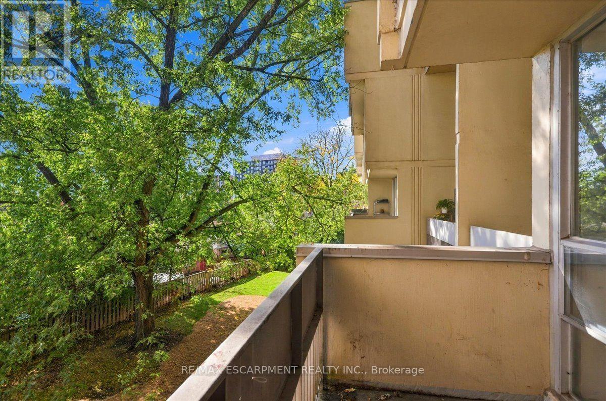 322 - 1300 Marlborough Court, Oakville (Fa Falgarwood), Ontario  L6H 2S2 - Photo 12 - W14034532