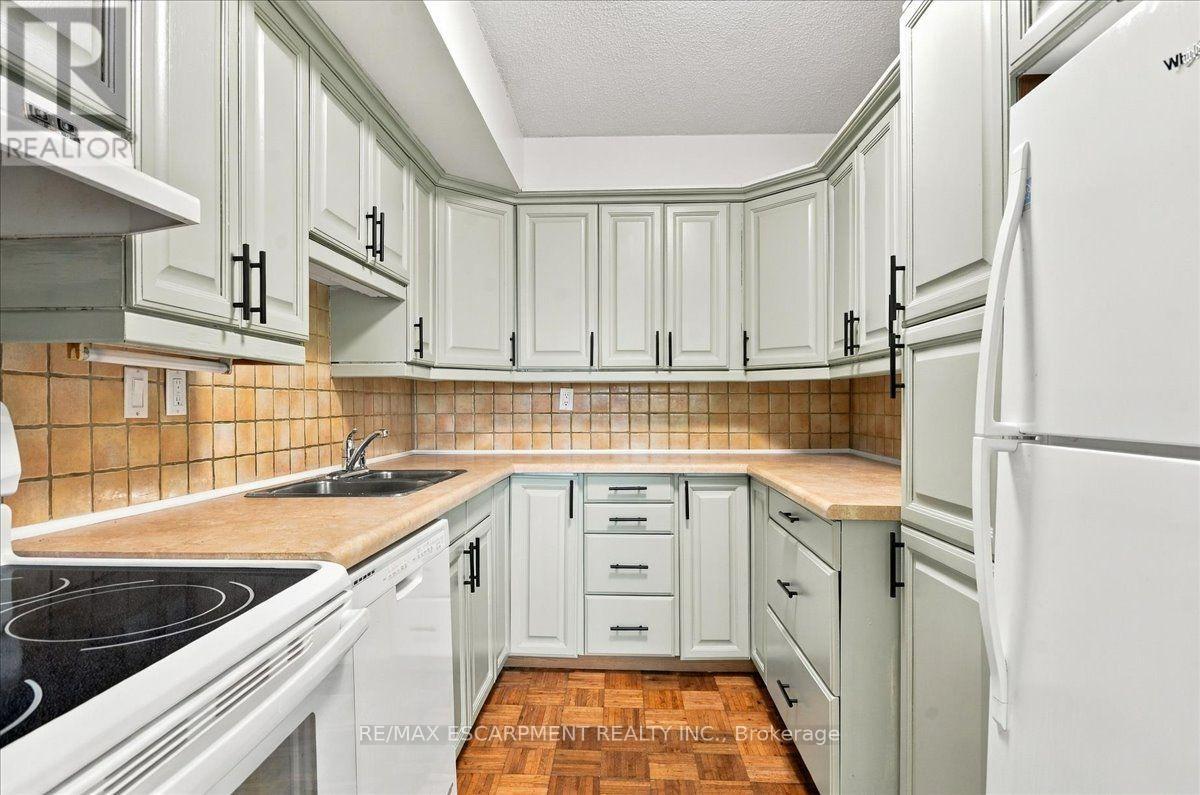 322 - 1300 Marlborough Court, Oakville (Fa Falgarwood), Ontario  L6H 2S2 - Photo 2 - W14034532