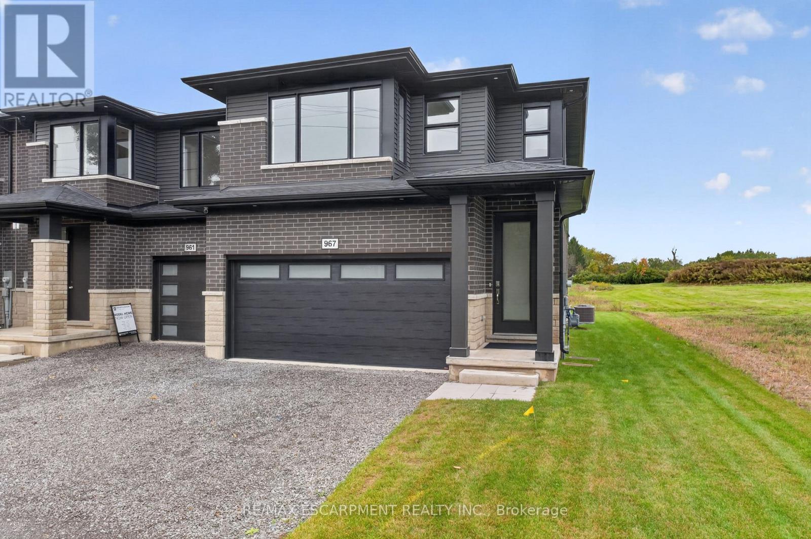 967 Clare Avenue, Welland, Ontario L3C 3C2 - Photo 2 - X14034520