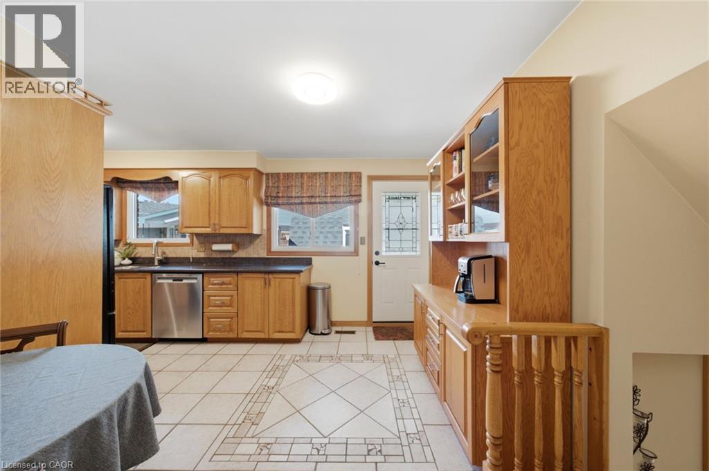 16 Redwood Court, Stoney Creek, Ontario  L8G 2Y4 - Photo 9 - 40871389