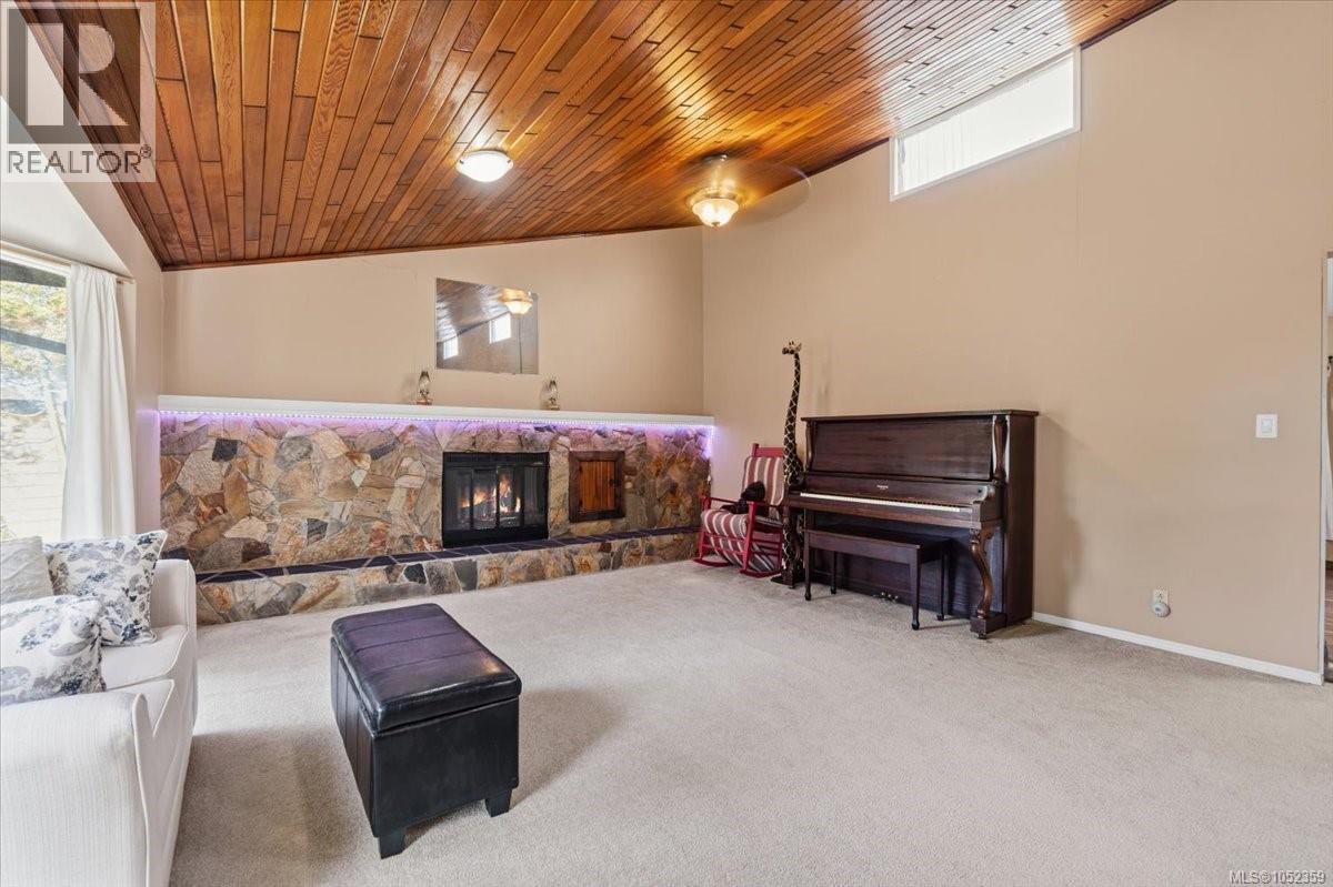 944 POPLAR Way