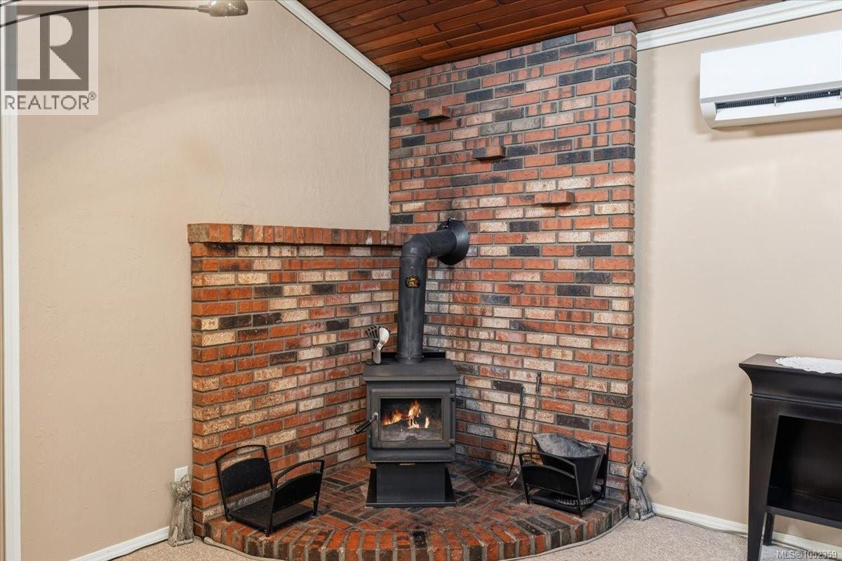 944 POPLAR Way