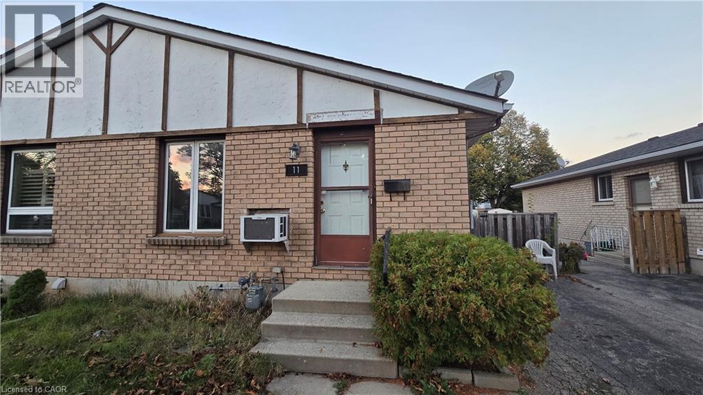 11 DEBBY Crescent, Brantford, Ontario