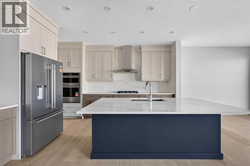 525 Lucas Way Nw, Calgary, Alberta  T3P 2E7 - Photo 4 - A2338124