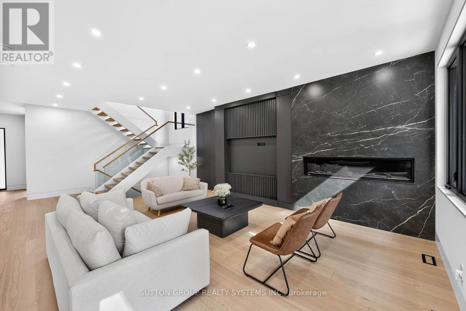 2052 Redan Drive, Mississauga, Ontario  L4Y 1N8 - Photo 4 - W14034558