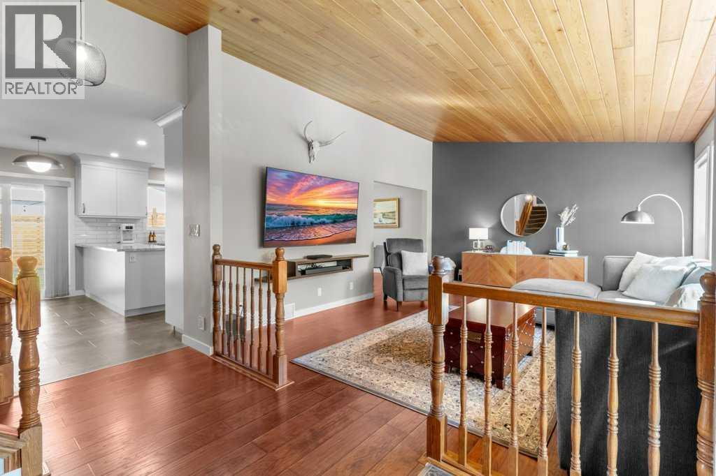 21 Elkin Close, Red Deer, Alberta  T4R 1Y8 - Photo 5 - A2350638