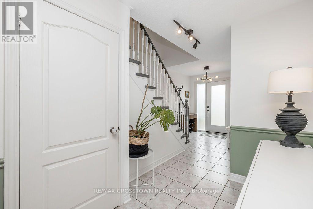 76 Breeze Drive, Bradford West Gwillimbury (Bradford), Ontario  L3Z 3A5 - Photo 3 - N14034590