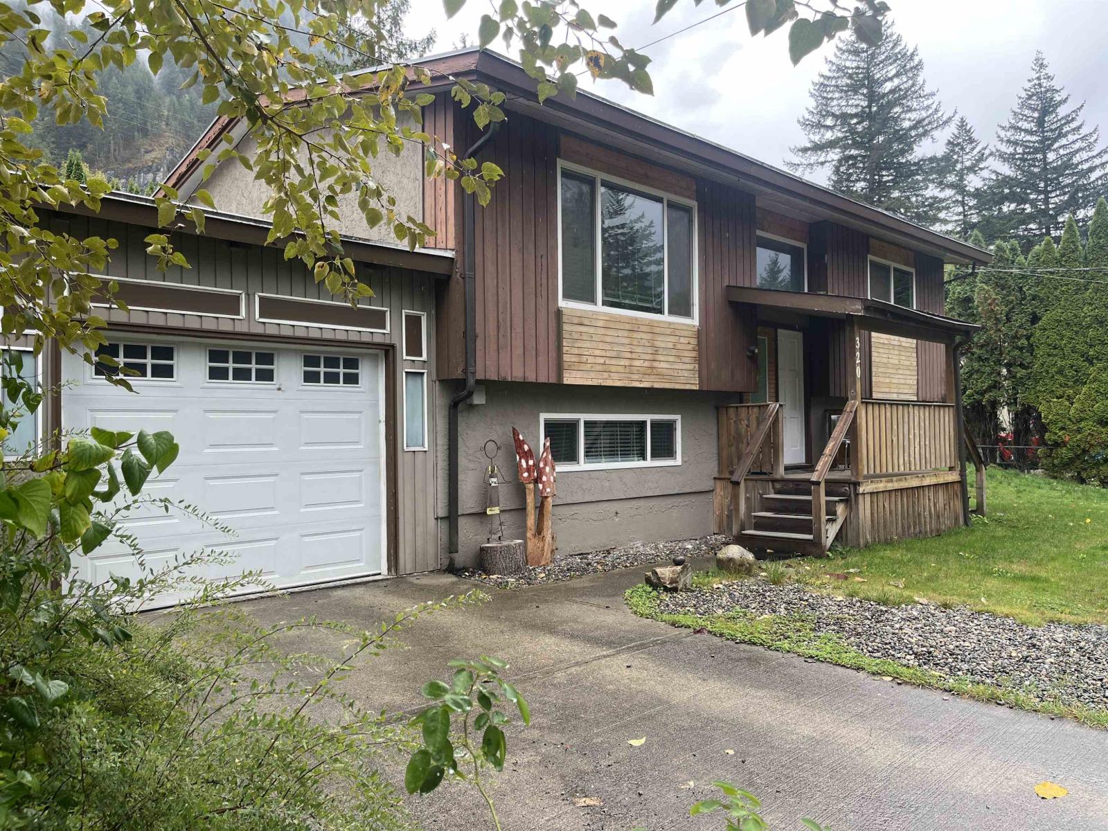 320 ROBERTSON CRESCENT|Hope, Hope, British Columbia