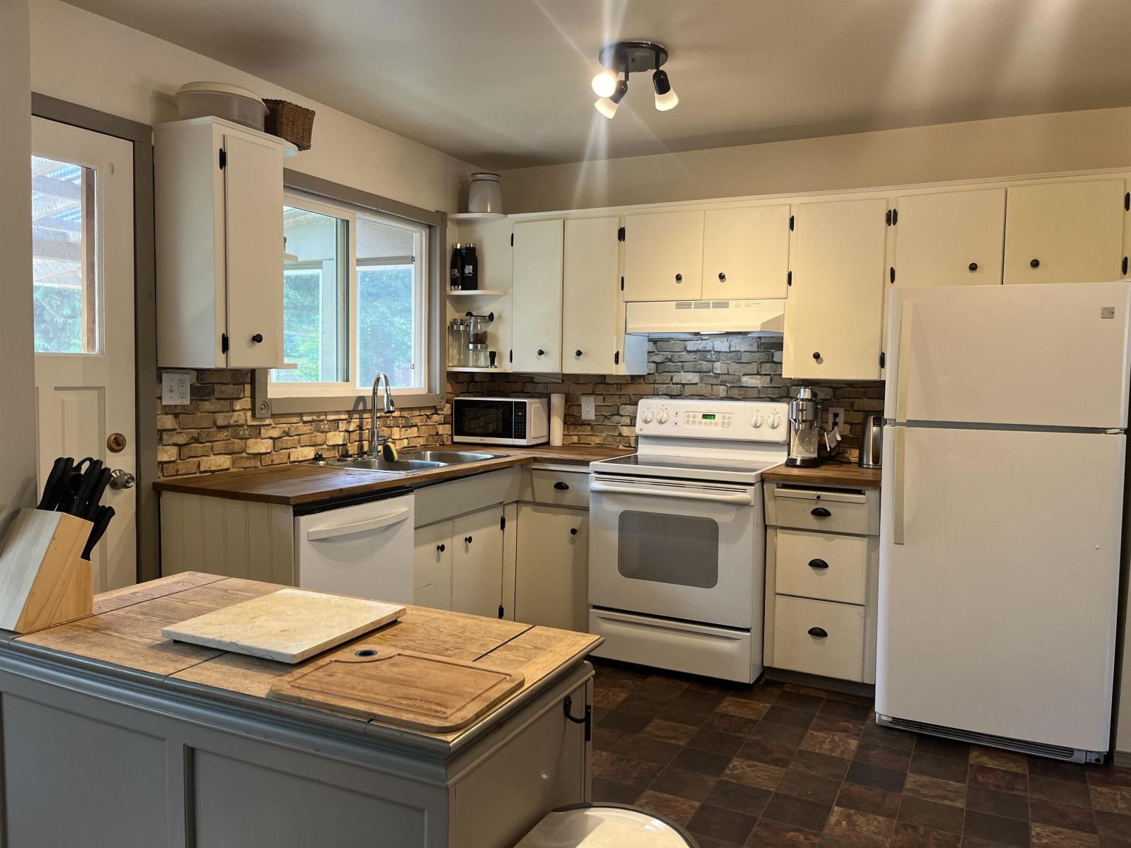 320 Robertson Crescent, Hope, Hope, British Columbia  V0X 1L4 - Photo 13 - R3157595