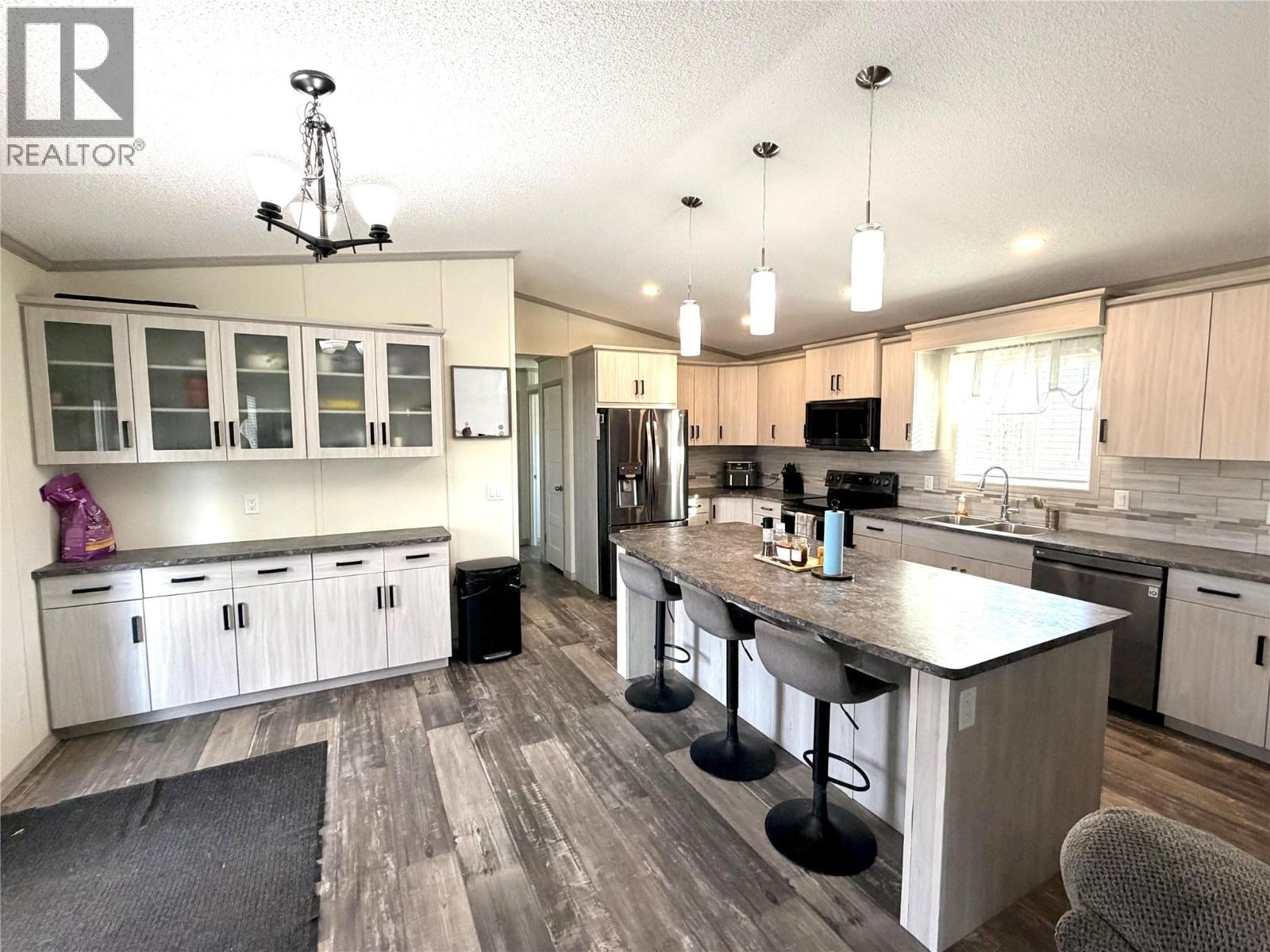 5592 97 Highway N, Dawson Creek, British Columbia  V1G 0J3 - Photo 11 - 10402978