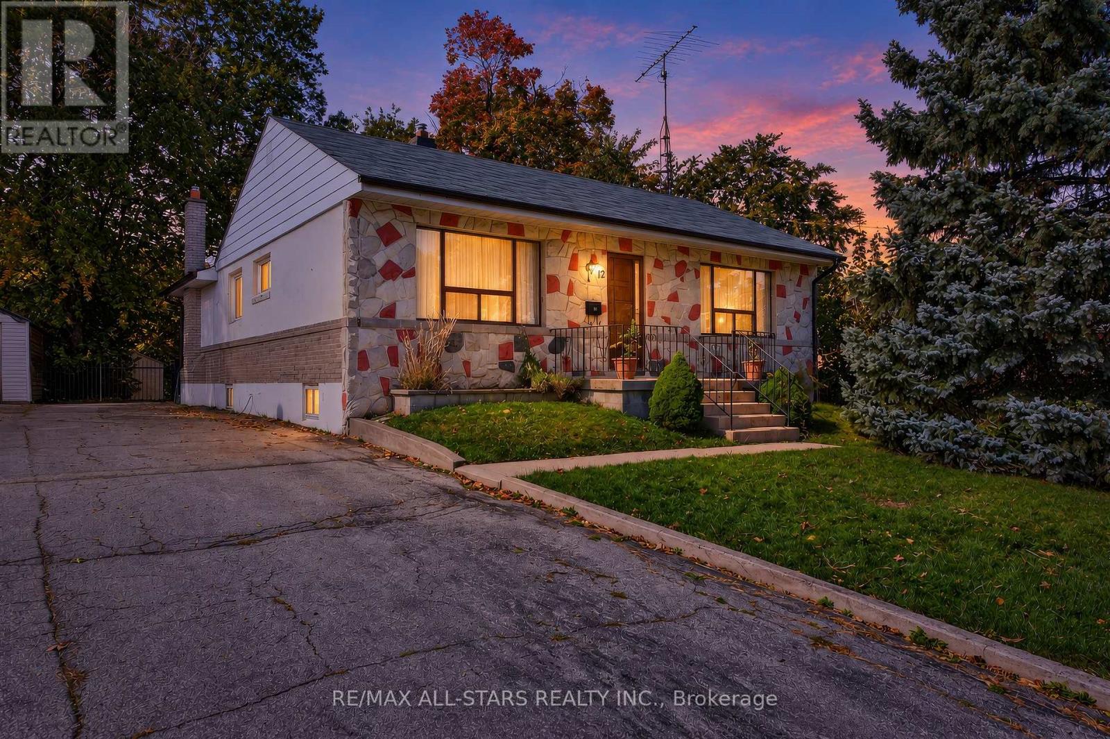 12 Adanac Drive, Toronto (Cliffcrest), Ontario  M1M 2E4 - Photo 2 - E14034616