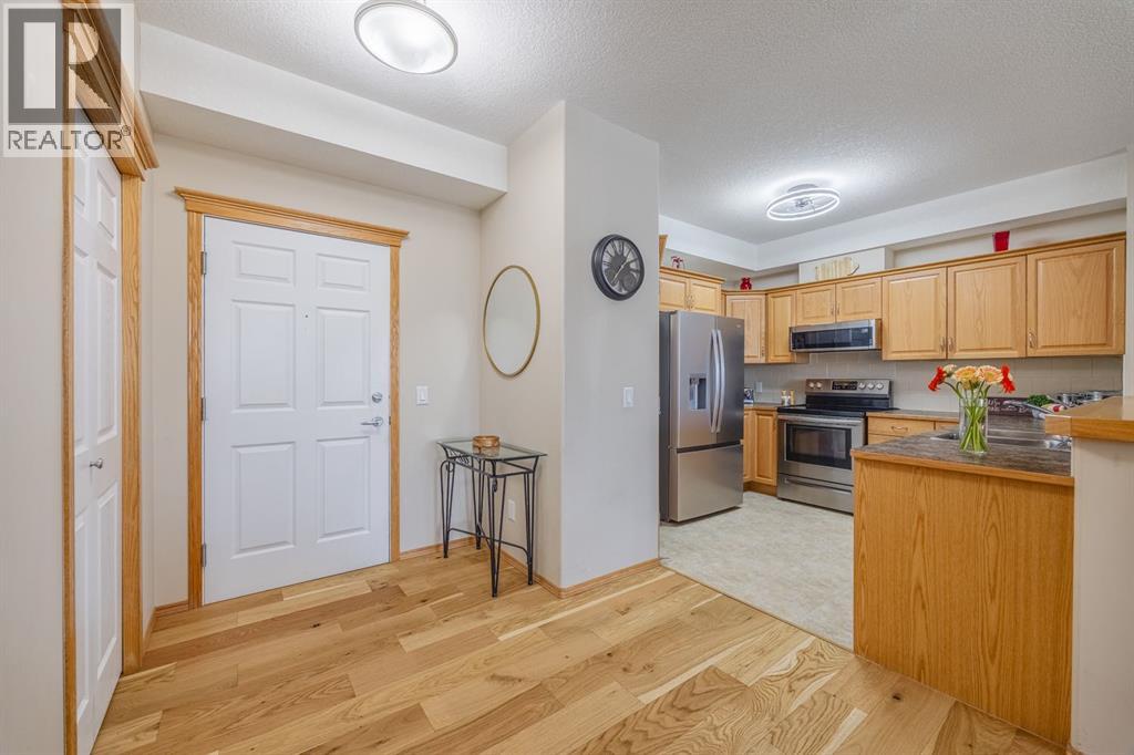 237, 15 Everstone Drive SW, Calgary, Alberta  T2Y 5B5 - Photo 4 - A2349433