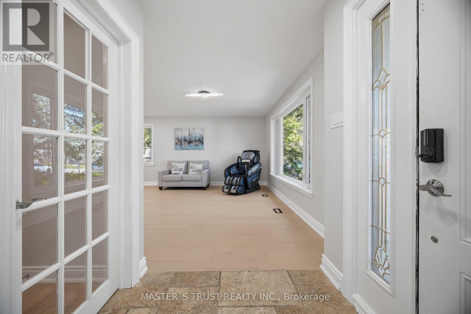 412 Sandmere Place, Oakville, Ontario  L6L 4G4 - Photo 4 - W14034606