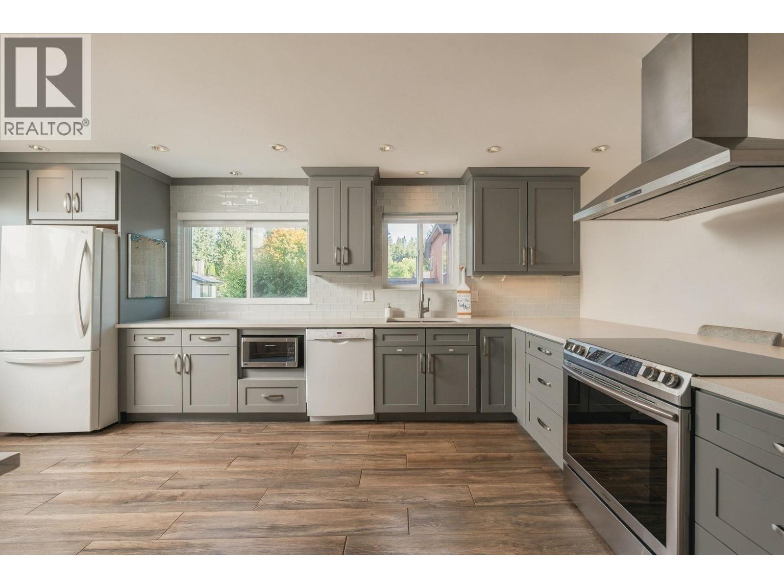 1231 River Drive, Coquitlam, British Columbia  V3E 1N7 - Photo 9 - R3175586