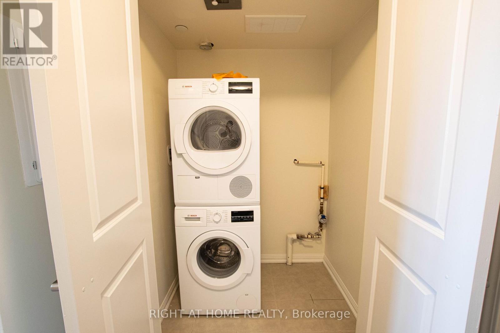 425 - 80 Aspen Springs Drive, Clarington (Bowmanville), Ontario  L1C 0V4 - Photo 4 - E14034668
