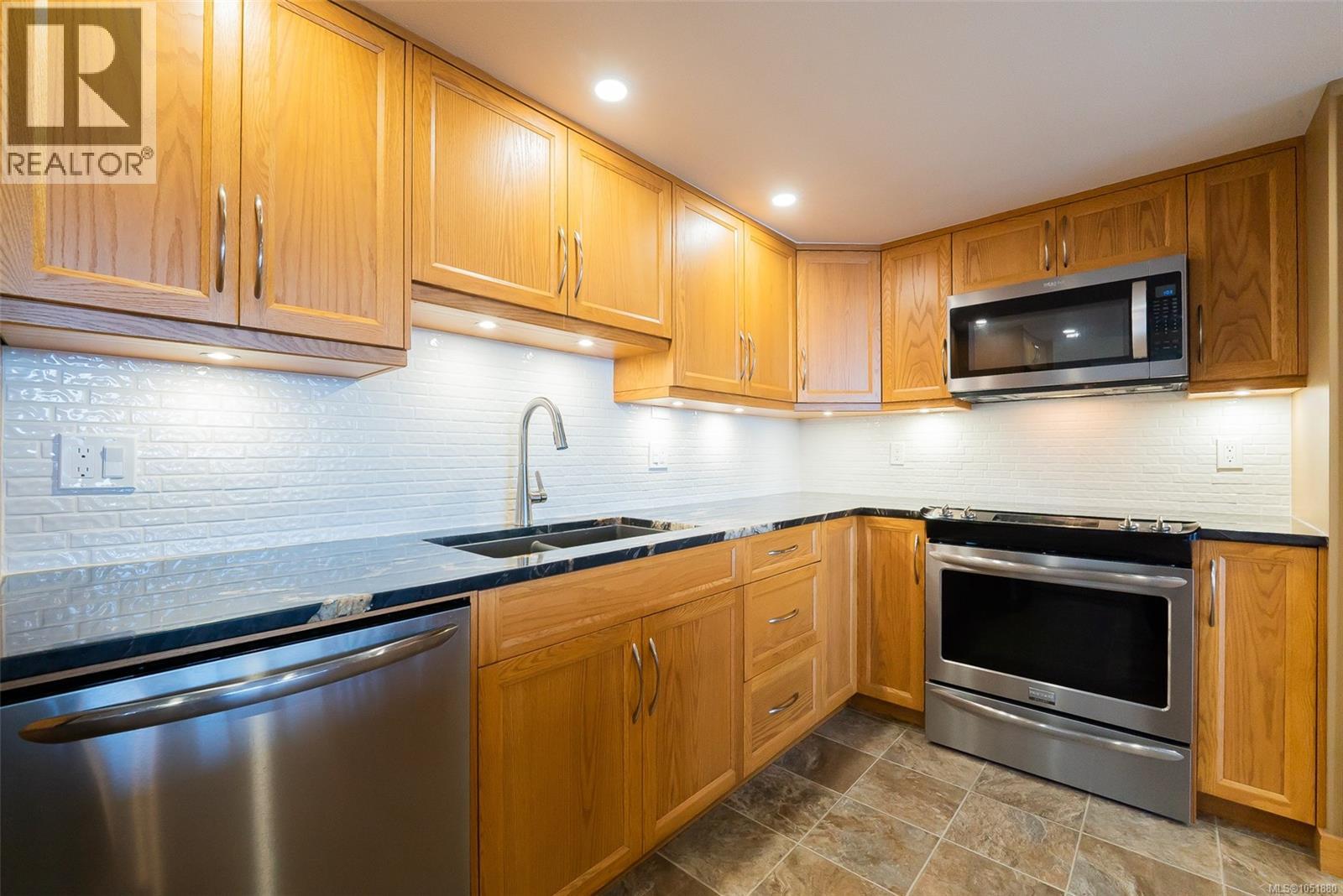 311 158 Promenade Dr