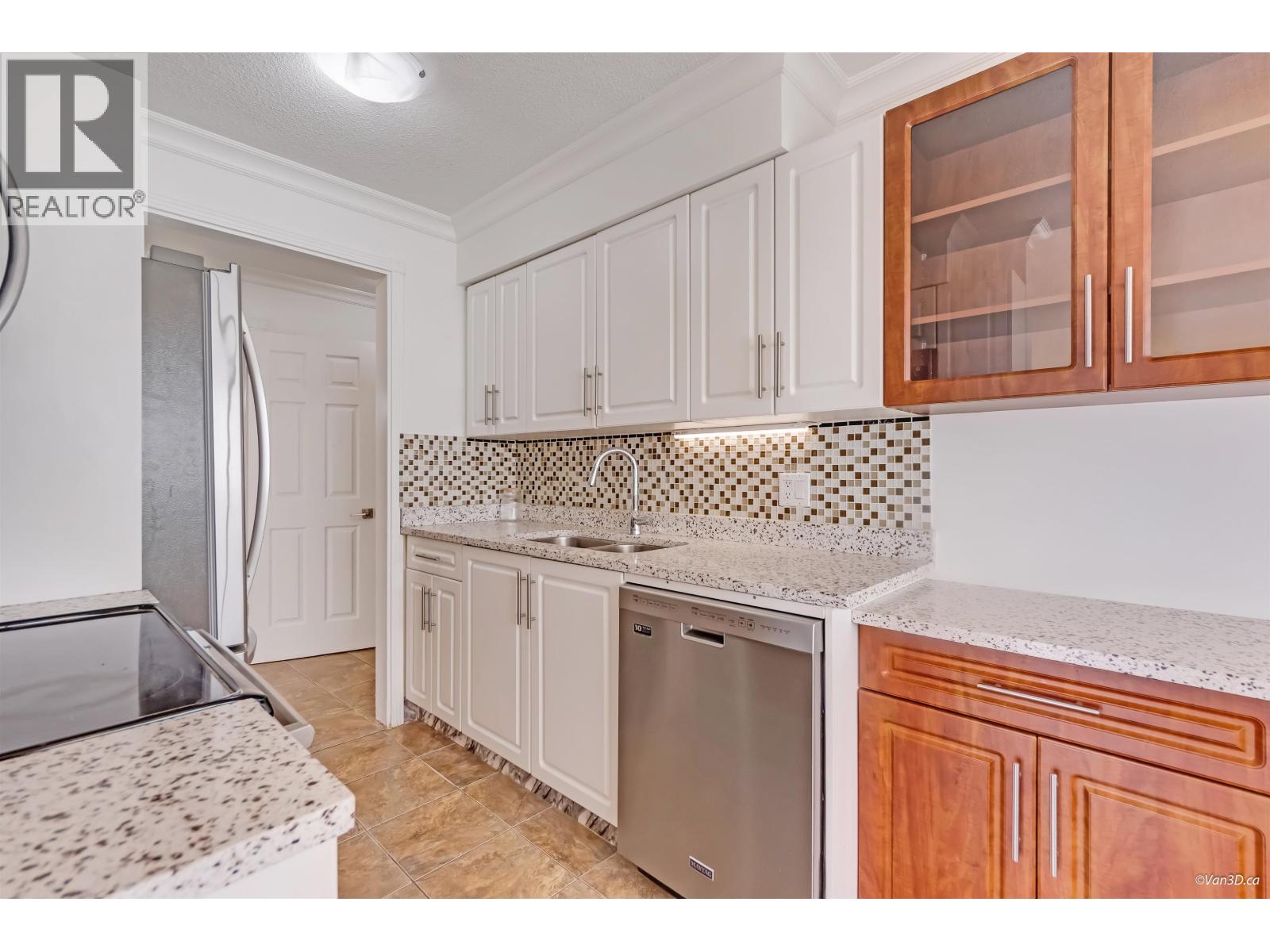 111 235 E 13th Street, North Vancouver, British Columbia  V7L 2L6 - Photo 6 - R3174748