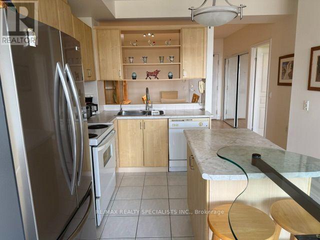 1502 - 200 Burnhamthorpe Road E, Mississauga, Ontario  L5A 4L4 - Photo 12 - W14034258