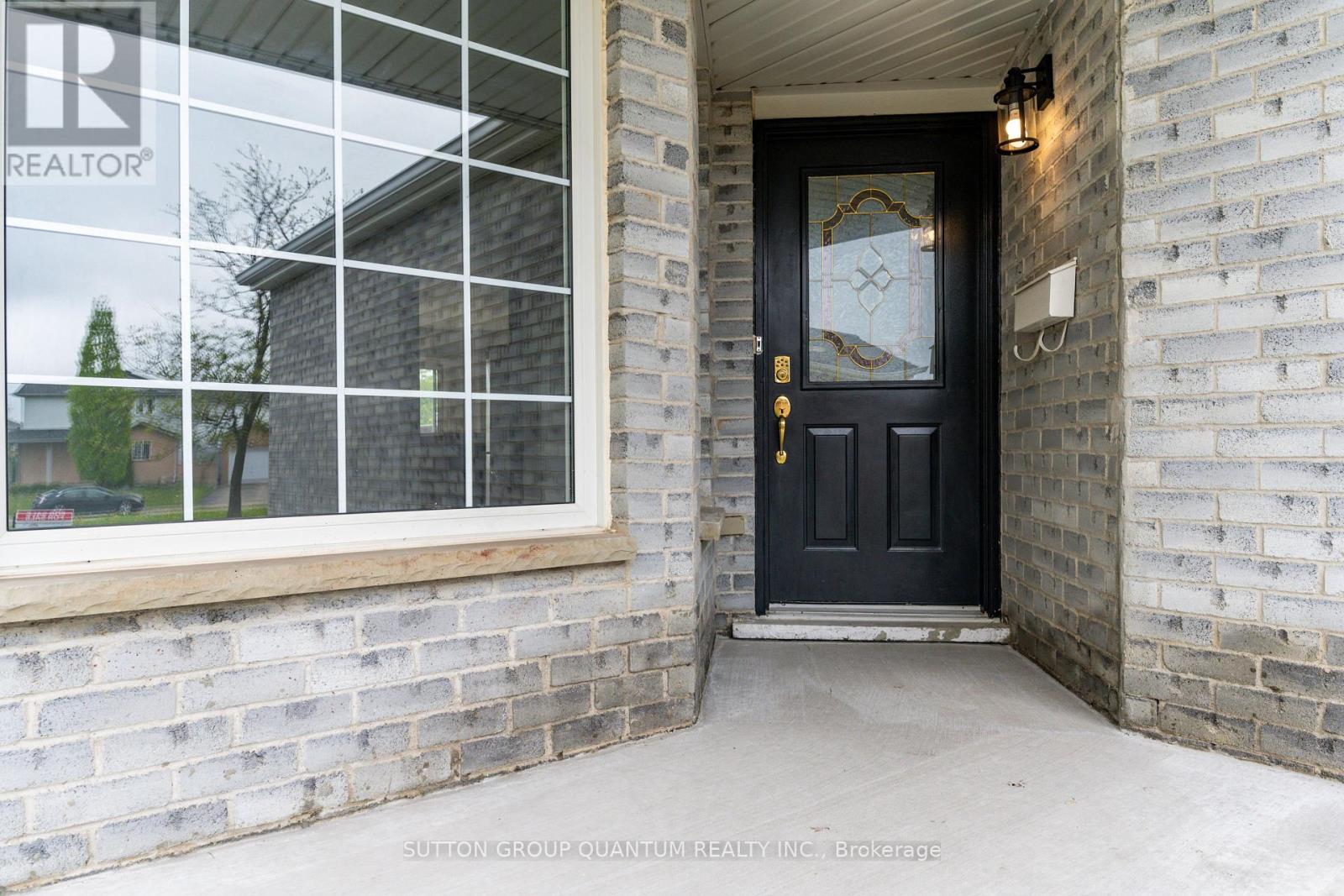 Upper - 48 White Sands Court, Kitchener, Ontario  N2E 3S4 - Photo 3 - X14034712