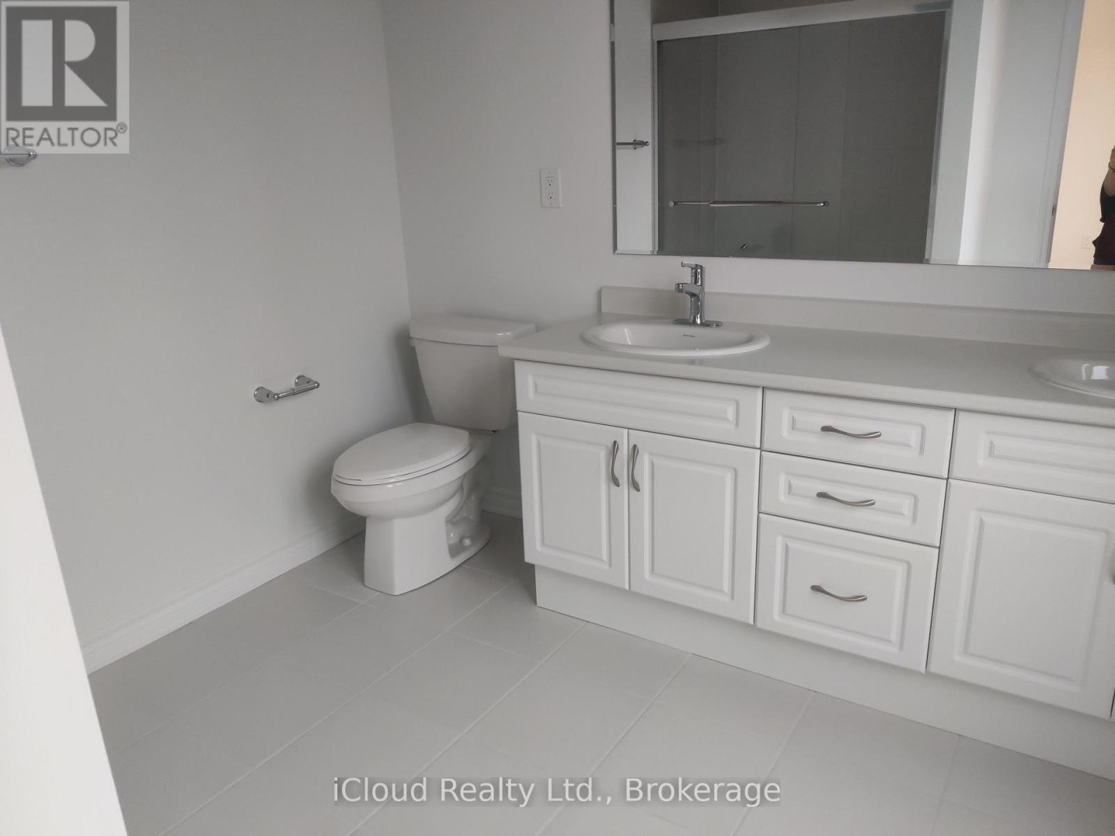 26 Milt Schmidt Street, Kitchener, Ontario  N2R 0T2 - Photo 3 - X14034714