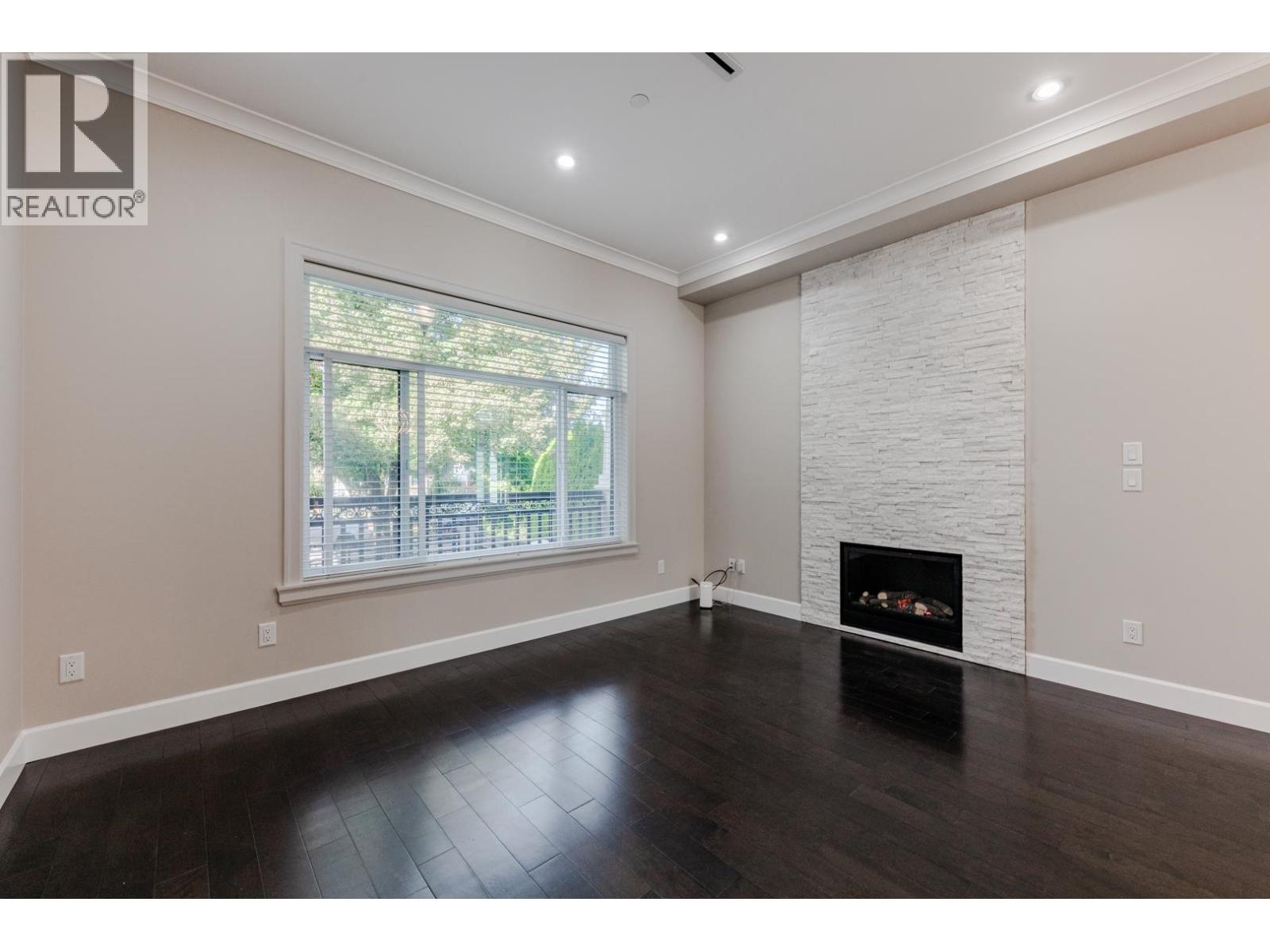 5506 College Street, Vancouver, British Columbia  V5R 3Z7 - Photo 5 - R3175223