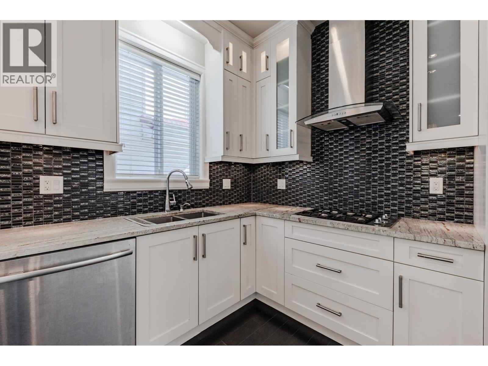 5506 College Street, Vancouver, British Columbia  V5R 3Z7 - Photo 10 - R3175223