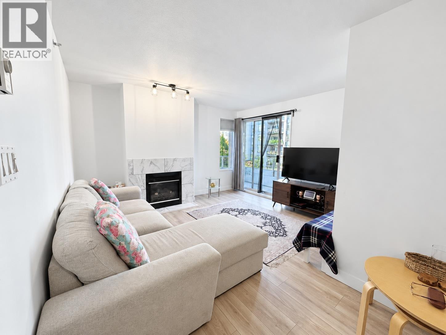 504 137 West 17th Street, North Vancouver, British Columbia  V7M 1V5 - Photo 3 - R3175271