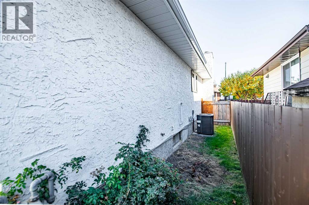 112 Carroll Crescent