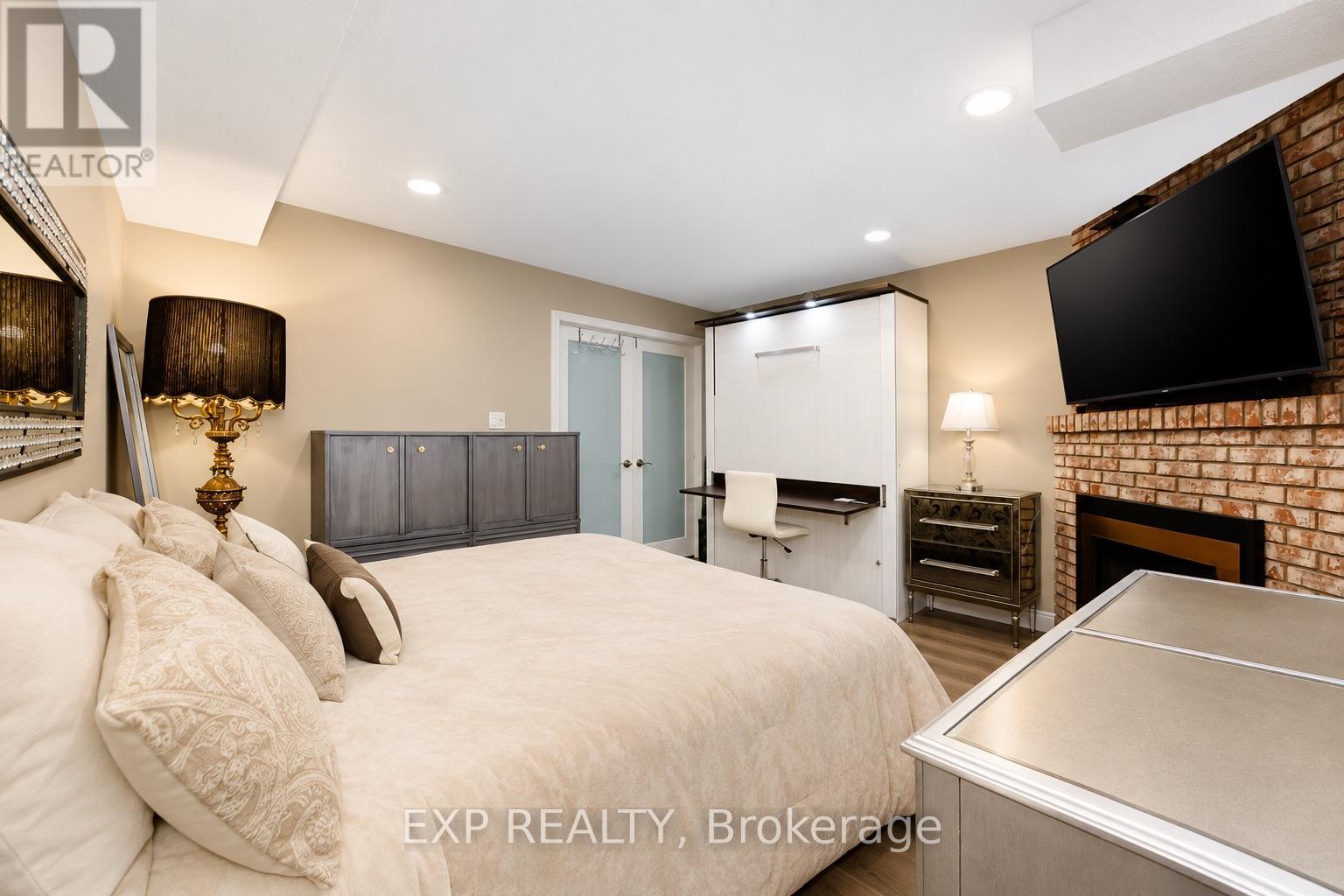 Main - 321 Mutual Street, Toronto, Ontario  M4Y 1X6 - Photo 12 - C14034784