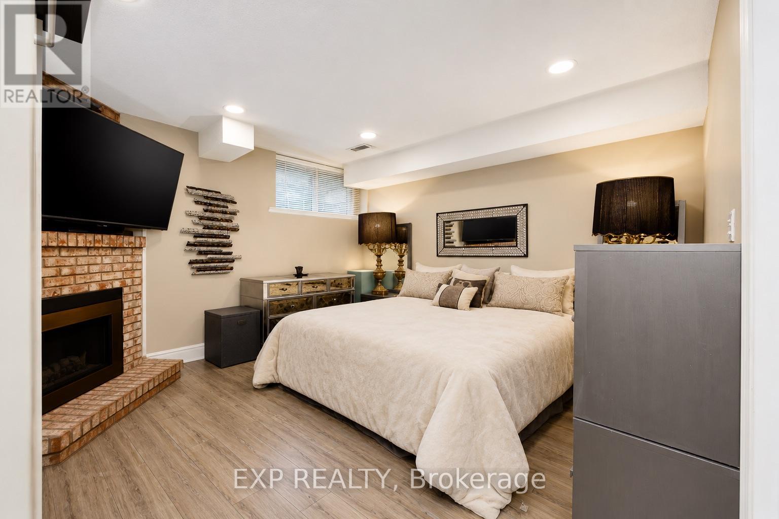 Main - 321 Mutual Street, Toronto, Ontario  M4Y 1X6 - Photo 14 - C14034784