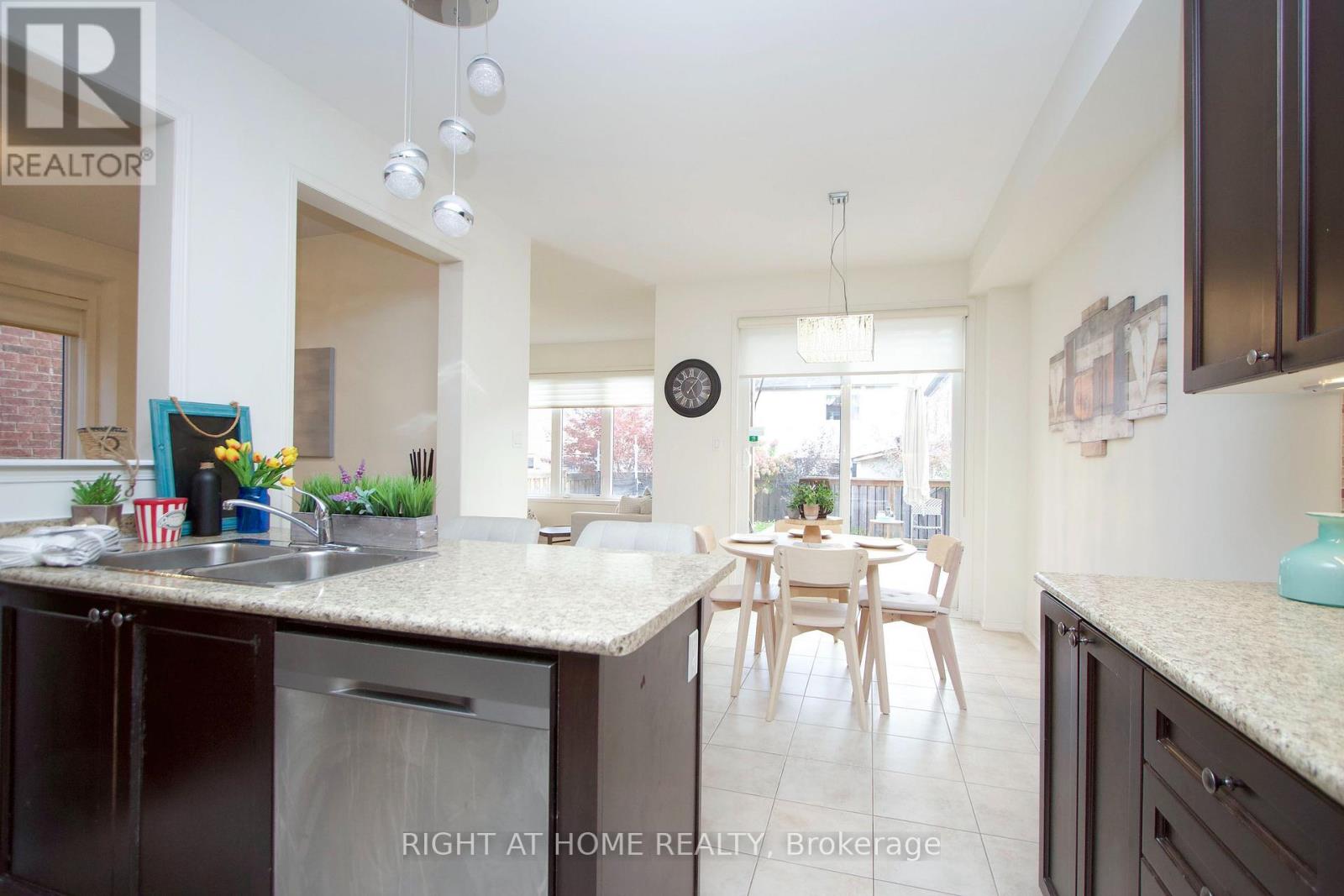203 Lady Angela Avenue, Oshawa, Ontario  L1L 0K3 - Photo 12 - E14034760