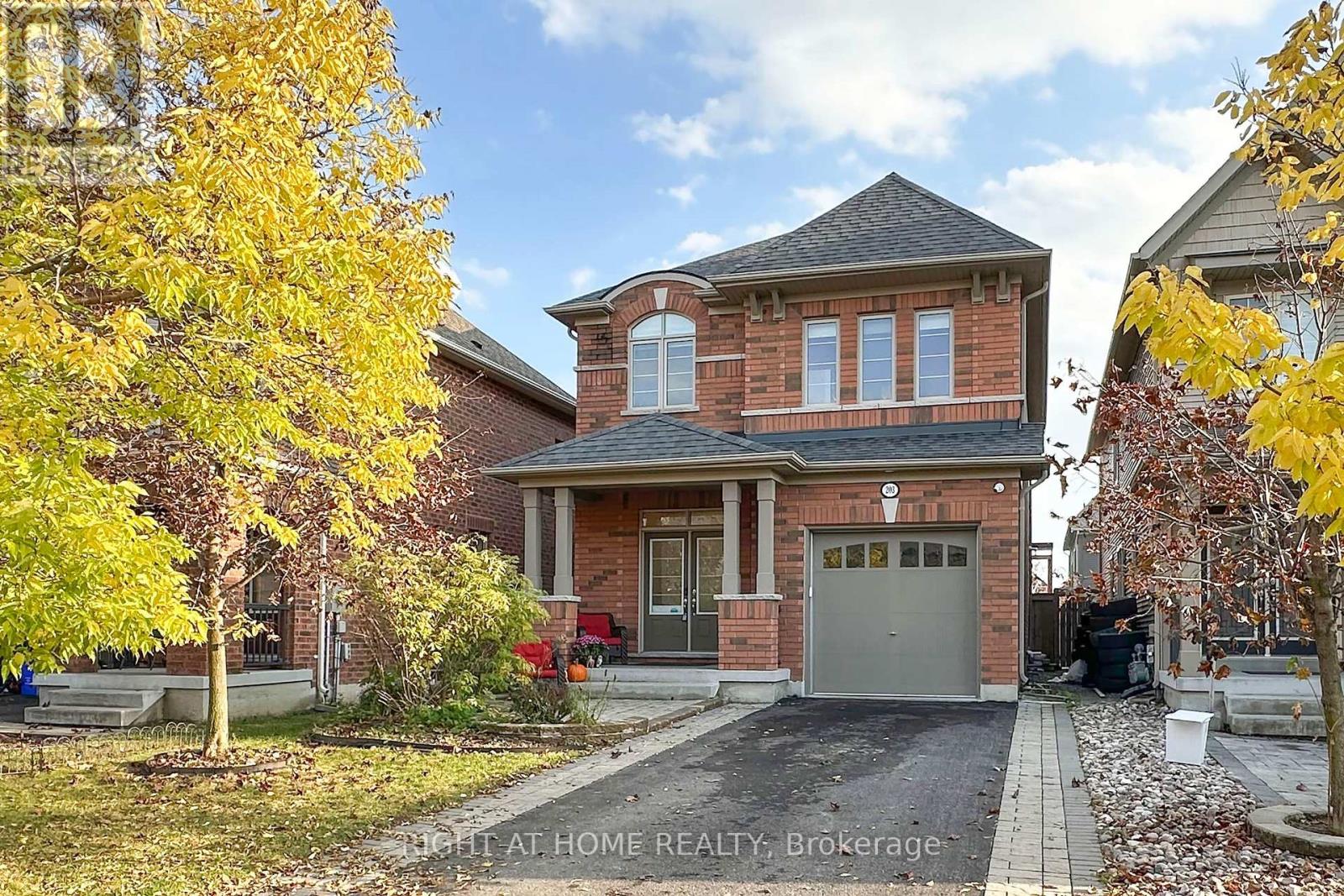 203 Lady Angela Avenue, Oshawa, Ontario  L1L 0K3 - Photo 2 - E14034760