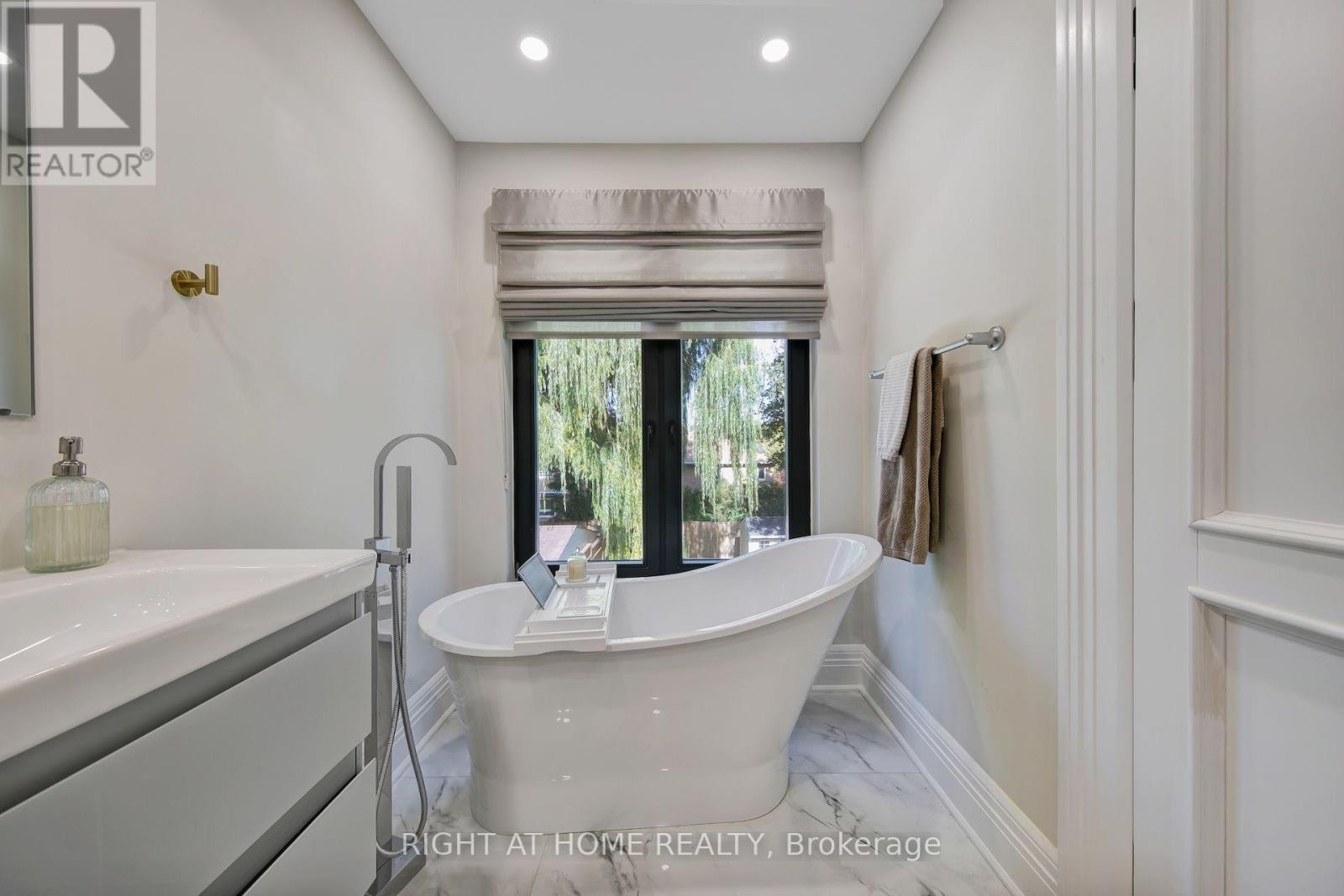 1017 Lorne Park Road, Mississauga, Ontario  L5H 2Z9 - Photo 23 - W14034756